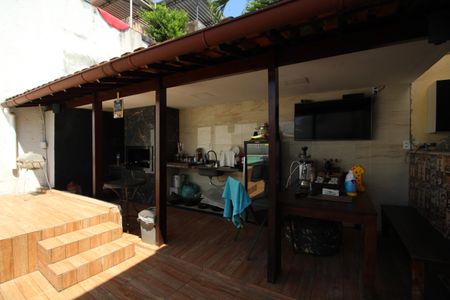 Casa de condomínio à venda com 250m², 4 quartos e 3 vagasChurrasqueira