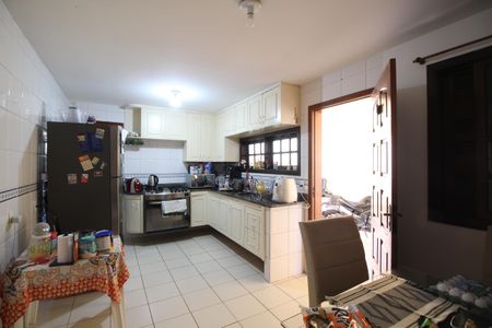 Casa de condomínio à venda com 250m², 4 quartos e 3 vagasCozinha