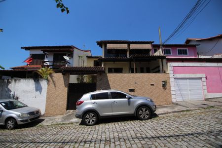 Casa de condomínio à venda com 250m², 4 quartos e 3 vagasFachada