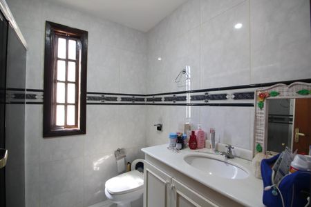 Casa de condomínio à venda com 250m², 4 quartos e 3 vagasBanheiro Social 1