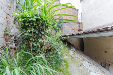 Casa à venda com 100m², 4 quartos e 1 vaga Casa à venda com 100m², 4 quartos e 1 vagaQuintal