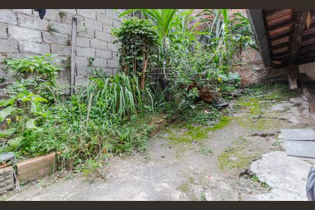 Casa à venda com 100m², 4 quartos e 1 vaga Casa à venda com 100m², 4 quartos e 1 vagaQuintal