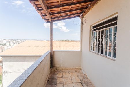 Casa à venda com 100m², 4 quartos e 1 vaga Casa à venda com 100m², 4 quartos e 1 vagaVaranda do Quarto 4 no 2° Andar