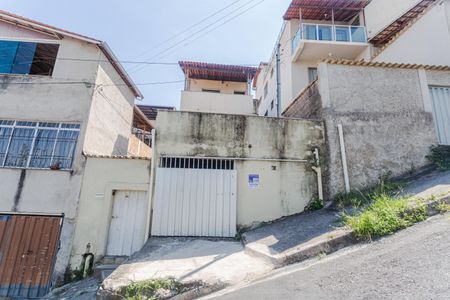 Casa à venda com 100m², 4 quartos e 1 vaga Casa à venda com 100m², 4 quartos e 1 vagaFachada