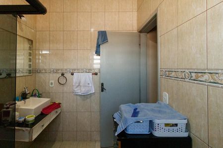 Casa à venda com 425m², 3 quartos e 15 vagas Casa à venda com 425m², 3 quartos e 15 vagasBanheiro da Suíte