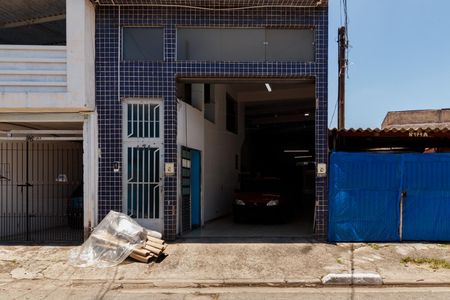 Casa à venda com 425m², 3 quartos e 15 vagas Casa à venda com 425m², 3 quartos e 15 vagasFachada