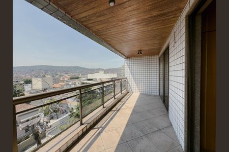 Apartamento à venda com 106m², 3 quartos e 2 vagas Apartamento à venda com 106m², 3 quartos e 2 vagasVaranda