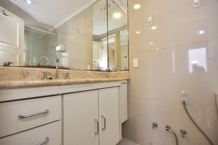 Apartamento à venda com 114m², 4 quartos e 2 vagasBanheiro Suíte 