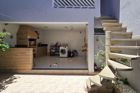 Casa à venda com 150m², 3 quartos e 2 vagas Casa à venda com 150m², 3 quartos e 2 vagasQuintal