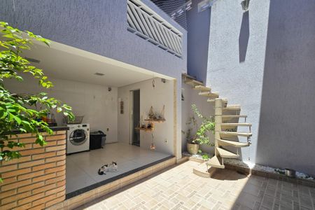 Casa à venda com 150m², 3 quartos e 2 vagas Casa à venda com 150m², 3 quartos e 2 vagasQuintal
