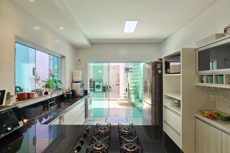 Casa à venda com 150m², 3 quartos e 2 vagas Casa à venda com 150m², 3 quartos e 2 vagasCozinha