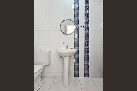 Casa à venda com 150m², 3 quartos e 2 vagas Casa à venda com 150m², 3 quartos e 2 vagasBanheiro de Serviço