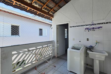 Casa à venda com 150m², 3 quartos e 2 vagas Casa à venda com 150m², 3 quartos e 2 vagasÁrea de Serviço
