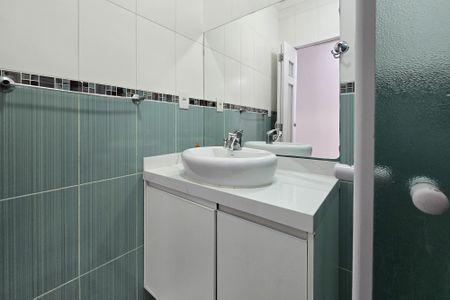 Casa à venda com 150m², 3 quartos e 2 vagas Casa à venda com 150m², 3 quartos e 2 vagasBanheiro Social