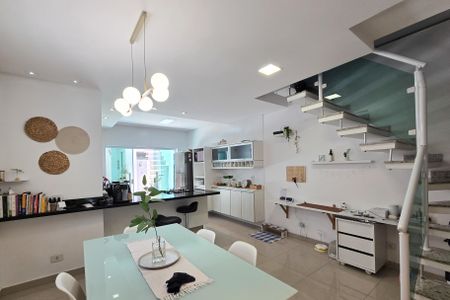 Casa à venda com 150m², 3 quartos e 2 vagas Casa à venda com 150m², 3 quartos e 2 vagasSala de Jantar