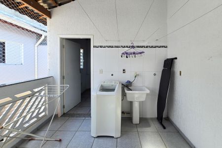 Casa à venda com 150m², 3 quartos e 2 vagas Casa à venda com 150m², 3 quartos e 2 vagasÁrea de Serviço