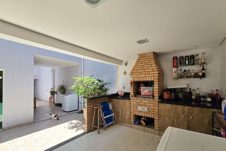 Casa à venda com 150m², 3 quartos e 2 vagas Casa à venda com 150m², 3 quartos e 2 vagasÁrea - Churrasqueira