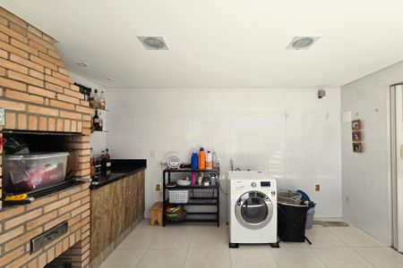 Casa à venda com 150m², 3 quartos e 2 vagas Casa à venda com 150m², 3 quartos e 2 vagasÁrea - Churrasqueira