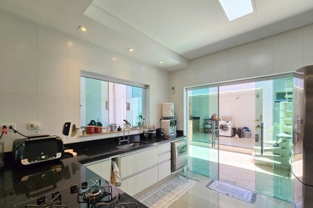 Casa à venda com 150m², 3 quartos e 2 vagas Casa à venda com 150m², 3 quartos e 2 vagasCozinha