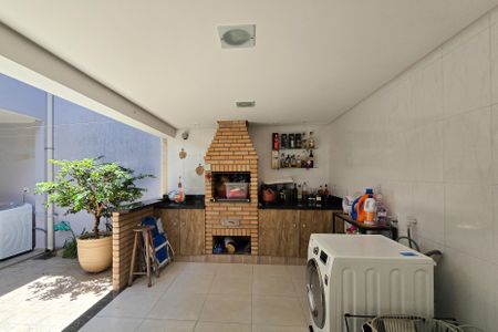 Casa à venda com 150m², 3 quartos e 2 vagas Casa à venda com 150m², 3 quartos e 2 vagasÁrea comum - Churrasqueira