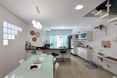 Casa à venda com 150m², 3 quartos e 2 vagas Casa à venda com 150m², 3 quartos e 2 vagasSala de Jantar