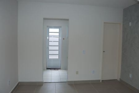Casa de Condomínio para alugar com 2 quartos, 50m² em Chácara Tropical (caucaia do Alto), Cotia