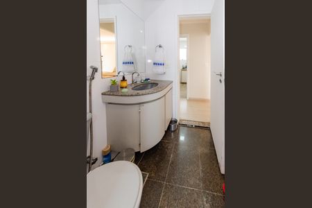 Apartamento à venda com 70m², 2 quartos e 2 vagas Apartamento à venda com 70m², 2 quartos e 2 vagasBanheiro social