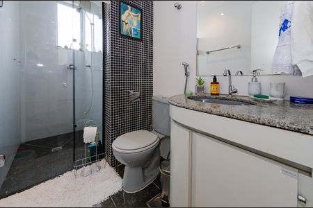 Apartamento à venda com 70m², 2 quartos e 2 vagas Apartamento à venda com 70m², 2 quartos e 2 vagasBanheiro social
