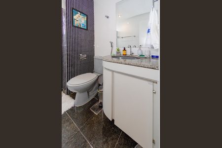 Apartamento à venda com 70m², 2 quartos e 2 vagas Apartamento à venda com 70m², 2 quartos e 2 vagasBanheiro social