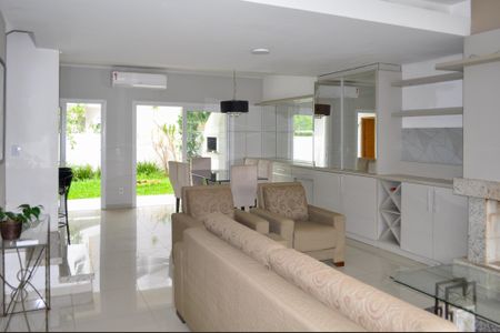 Casa de condomínio à venda com 150m², 3 quartos e 2 vagas