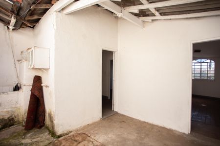 Casa à venda com 250m², 2 quartos e sem vaga Casa à venda com 250m², 2 quartos e sem vagaQUINTAL E ÁREA DE SERVIÇO