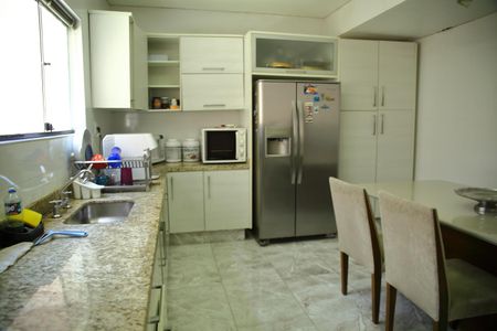 Casa à venda com 264m², 3 quartos e 4 vagasCozinha 