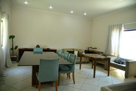 Casa à venda com 264m², 3 quartos e 4 vagasSala