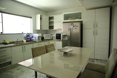 Casa à venda com 264m², 3 quartos e 4 vagasCozinha 