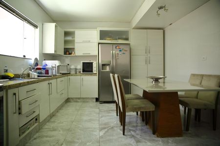 Casa à venda com 264m², 3 quartos e 4 vagasCozinha 