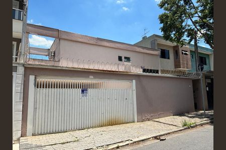 Casa à venda com 264m², 3 quartos e 4 vagasFachada 
