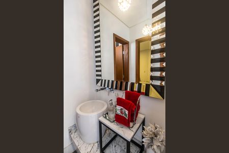 Casa de condomínio à venda com 465m², 5 quartos e 4 vagas Casa de condomínio à venda com 465m², 5 quartos e 4 vagasLavabo