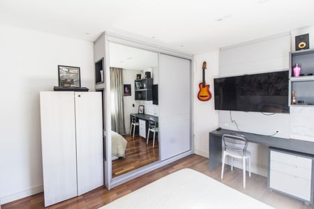 Casa de condomínio à venda com 465m², 5 quartos e 4 vagas Casa de condomínio à venda com 465m², 5 quartos e 4 vagasSuíte 4