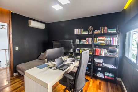 Casa de condomínio à venda com 465m², 5 quartos e 4 vagas Casa de condomínio à venda com 465m², 5 quartos e 4 vagasSuíte 2