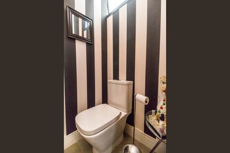 Casa de condomínio à venda com 465m², 5 quartos e 4 vagas Casa de condomínio à venda com 465m², 5 quartos e 4 vagasBanheiro da Suíte