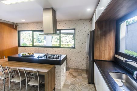 Casa de condomínio à venda com 465m², 5 quartos e 4 vagas Casa de condomínio à venda com 465m², 5 quartos e 4 vagasCozinha