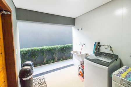 Casa de condomínio à venda com 465m², 5 quartos e 4 vagas Casa de condomínio à venda com 465m², 5 quartos e 4 vagasÁrea de Serviço