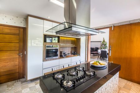 Casa de condomínio à venda com 465m², 5 quartos e 4 vagas Casa de condomínio à venda com 465m², 5 quartos e 4 vagasCozinha