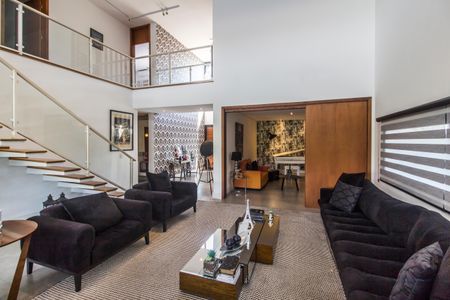 Casa de condomínio à venda com 465m², 5 quartos e 4 vagas Casa de condomínio à venda com 465m², 5 quartos e 4 vagasSala