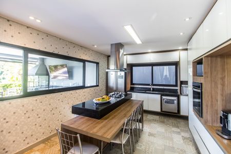 Casa de condomínio à venda com 465m², 5 quartos e 4 vagas Casa de condomínio à venda com 465m², 5 quartos e 4 vagasCozinha
