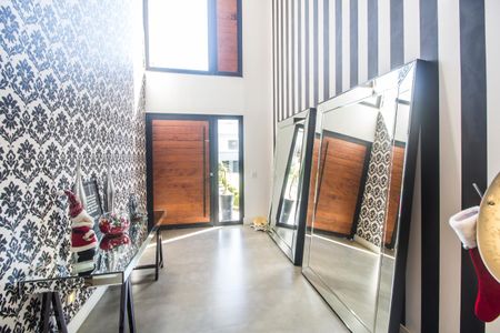 Casa de condomínio à venda com 465m², 5 quartos e 4 vagas Casa de condomínio à venda com 465m², 5 quartos e 4 vagasSala