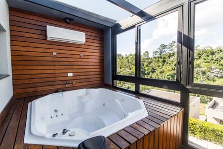 Casa de condomínio à venda com 465m², 5 quartos e 4 vagas Casa de condomínio à venda com 465m², 5 quartos e 4 vagasSuíte master