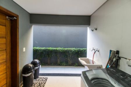 Casa de condomínio à venda com 465m², 5 quartos e 4 vagas Casa de condomínio à venda com 465m², 5 quartos e 4 vagasÁrea de Serviço