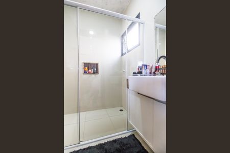 Casa de condomínio à venda com 465m², 5 quartos e 4 vagas Casa de condomínio à venda com 465m², 5 quartos e 4 vagasBanheiro da Suíte