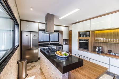 Casa de condomínio à venda com 465m², 5 quartos e 4 vagas Casa de condomínio à venda com 465m², 5 quartos e 4 vagasCozinha